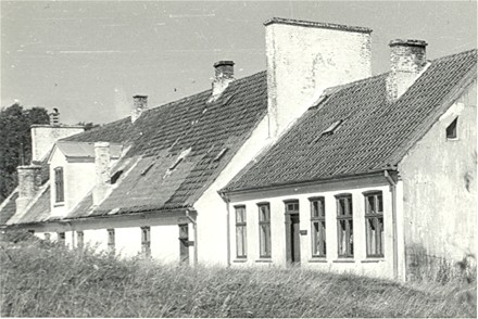 Humledalshuset 1952.
Bemærk de oprindelige store skorstene i hver ende af huset.
(foto:Ancher Enevoldsen)