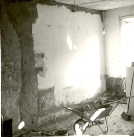 Vægge blev revet ned, jernbjælker sat i loftet, store vinduer ud til hver side af huset....og så kom LYSET OG DEN FANTASTISKE UDSIGT