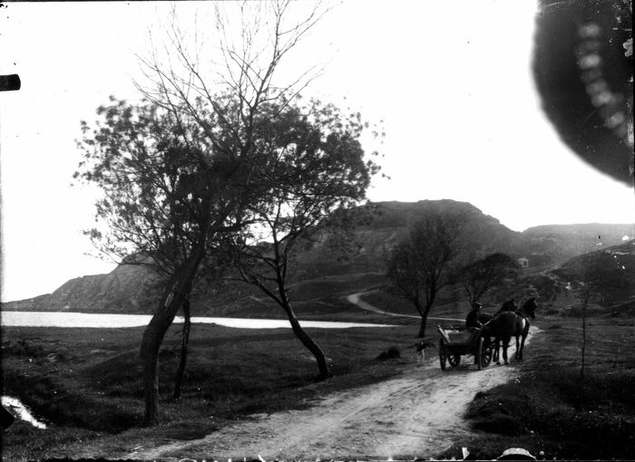 http://www.bornholmerneshistorie.dk/
Foto:Peter Hjorth, Hammersøen omkring 1895. Glasplade på Bornholms Museum. 